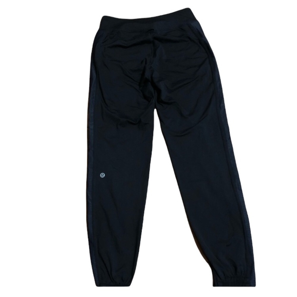 Lululemon pants with zipper pockets size 2